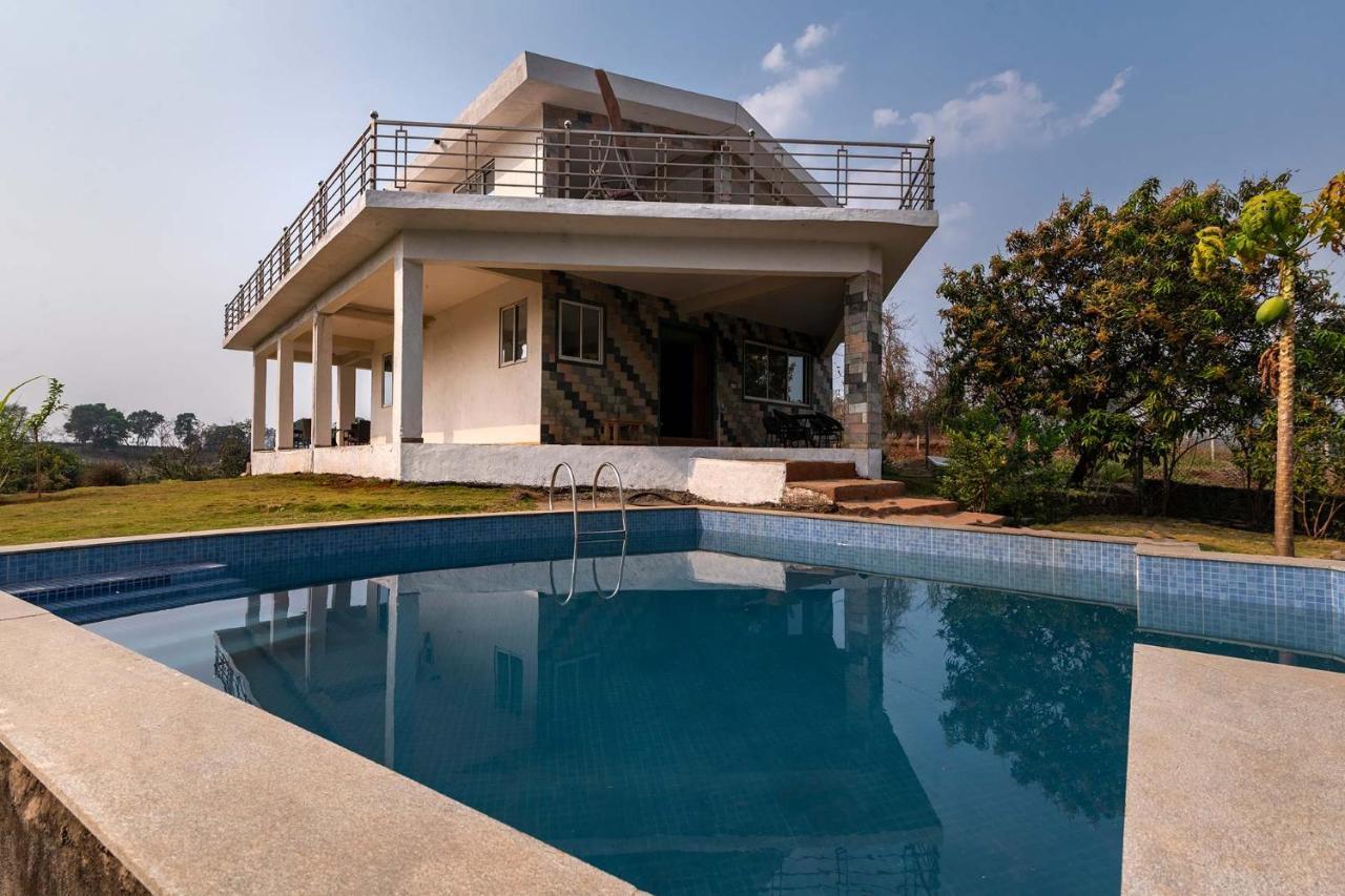 Aqua & Sage By Stayvista - Riverside Villa With Pool & Terrace Карджат Екстериор снимка