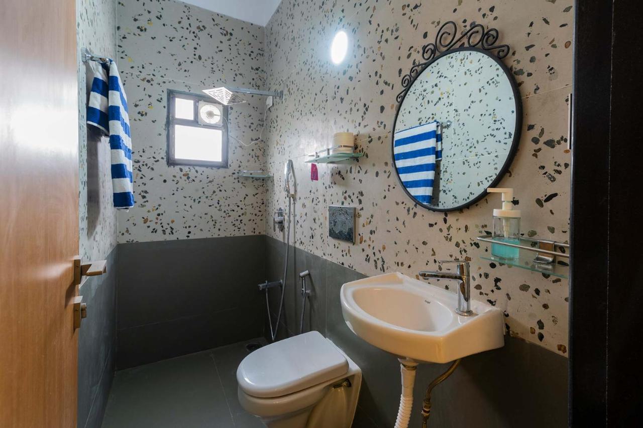 Aqua & Sage By Stayvista - Riverside Villa With Pool & Terrace Карджат Екстериор снимка